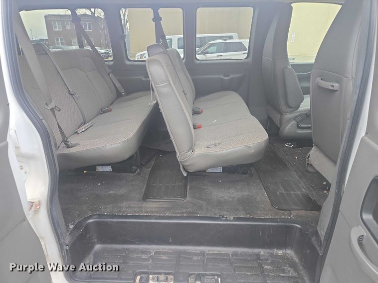image for item ES2731 2017 Chevrolet Express 2500 van