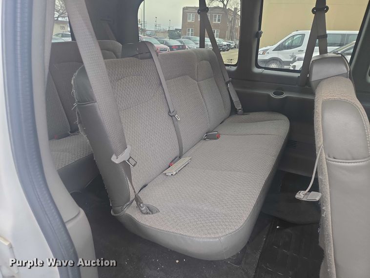 image for item ES2731 2017 Chevrolet Express 2500 van