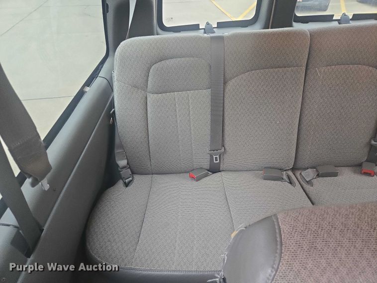 image for item ES2731 2017 Chevrolet Express 2500 van