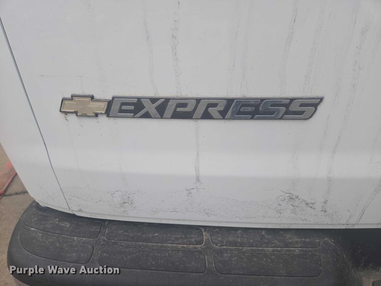 image for item ES2731 2017 Chevrolet Express 2500 van