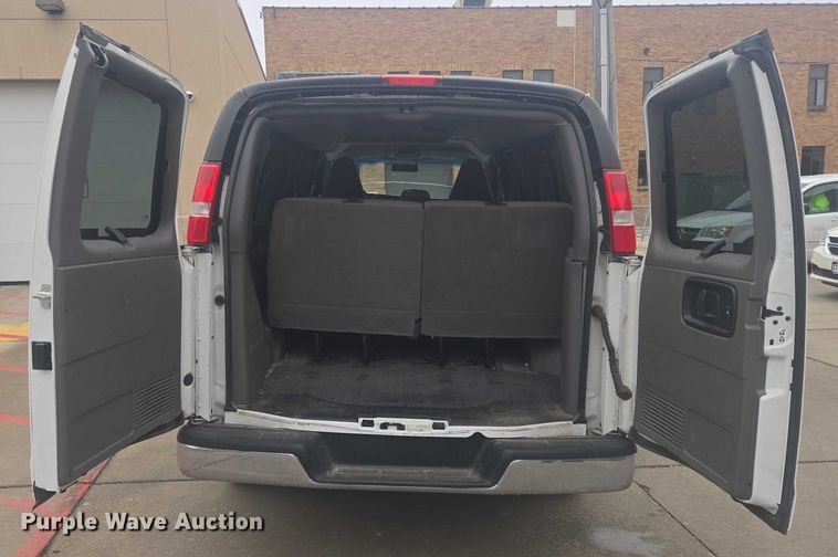 image for item ES2731 2017 Chevrolet Express 2500 van