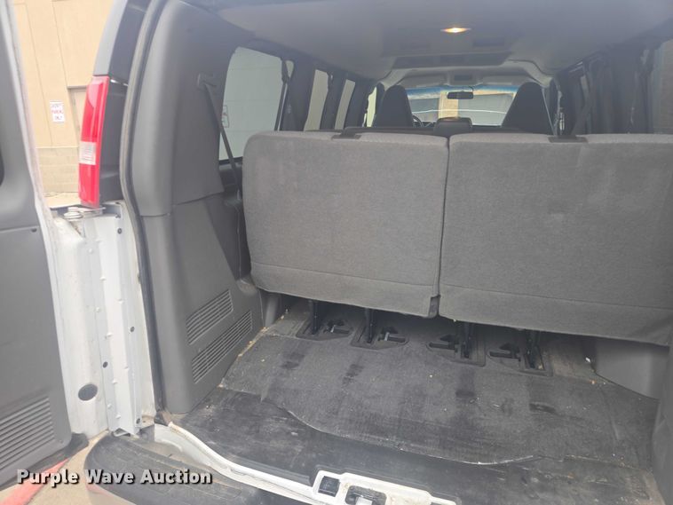 image for item ES2731 2017 Chevrolet Express 2500 van