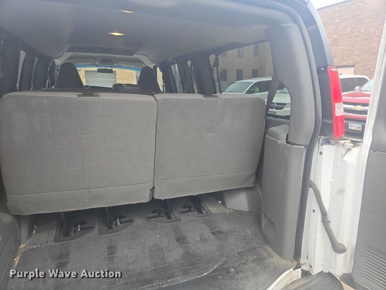 image for item ES2731 2017 Chevrolet Express 2500 van