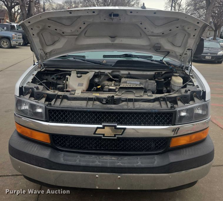 image for item ES2731 2017 Chevrolet Express 2500 van