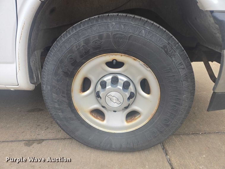 image for item ES2731 2017 Chevrolet Express 2500 van