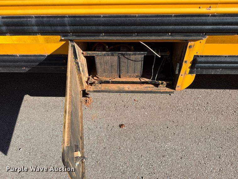 image for item ES5617 2001 Freightliner FS65 school bus