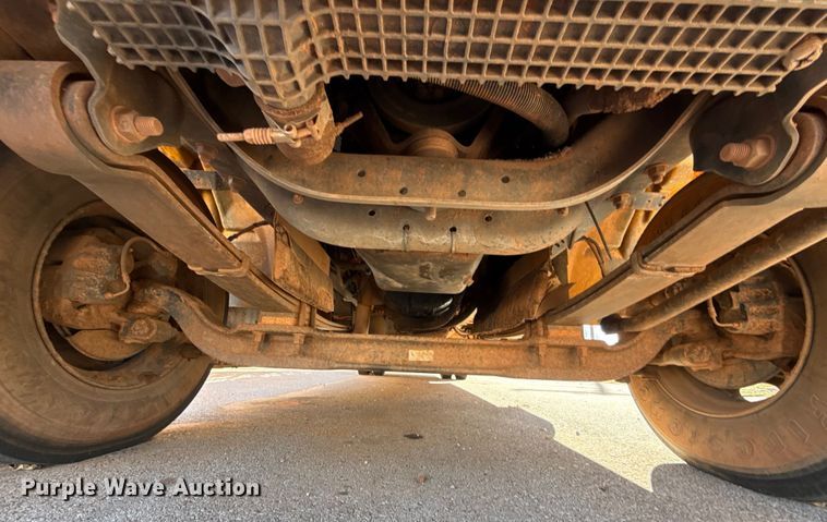 image for item ES5617 2001 Freightliner FS65 school bus