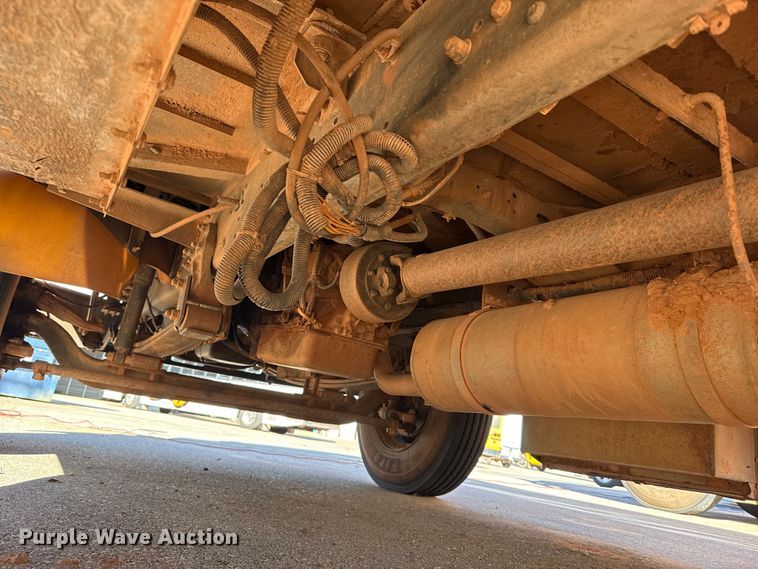 image for item ES5617 2001 Freightliner FS65 school bus