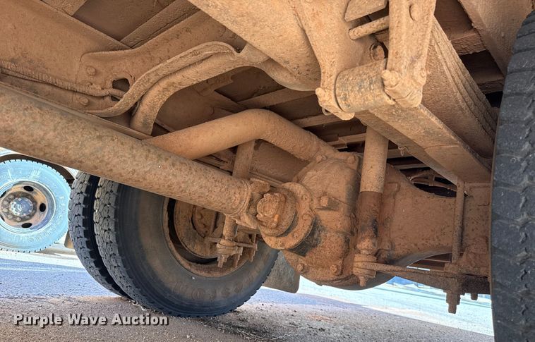 image for item ES5617 2001 Freightliner FS65 school bus