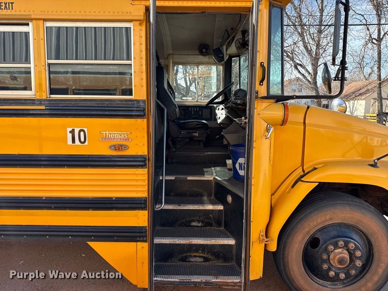 image for item ES5617 2001 Freightliner FS65 school bus