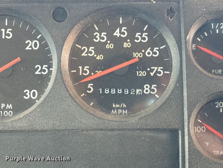 image for item ES5617 2001 Freightliner FS65 school bus