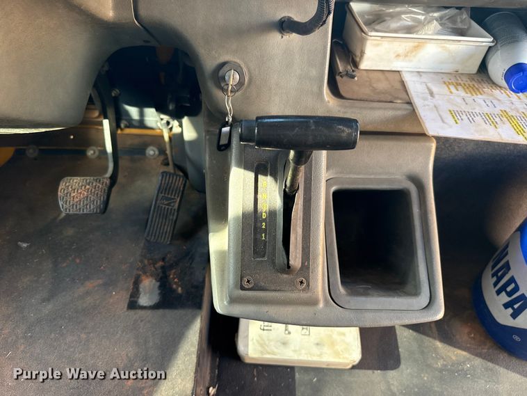 image for item ES5617 2001 Freightliner FS65 school bus