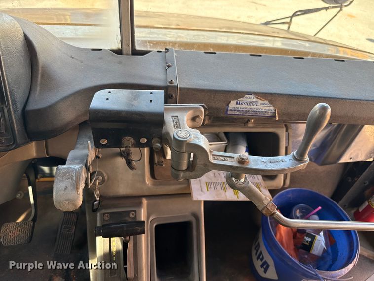 image for item ES5617 2001 Freightliner FS65 school bus