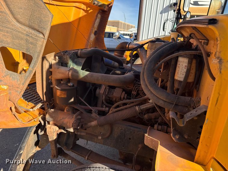 image for item ES5617 2001 Freightliner FS65 school bus