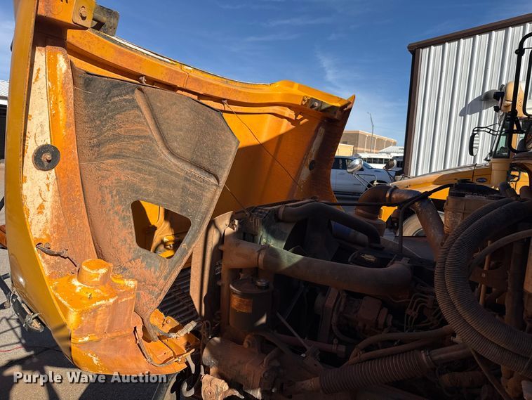 image for item ES5617 2001 Freightliner FS65 school bus