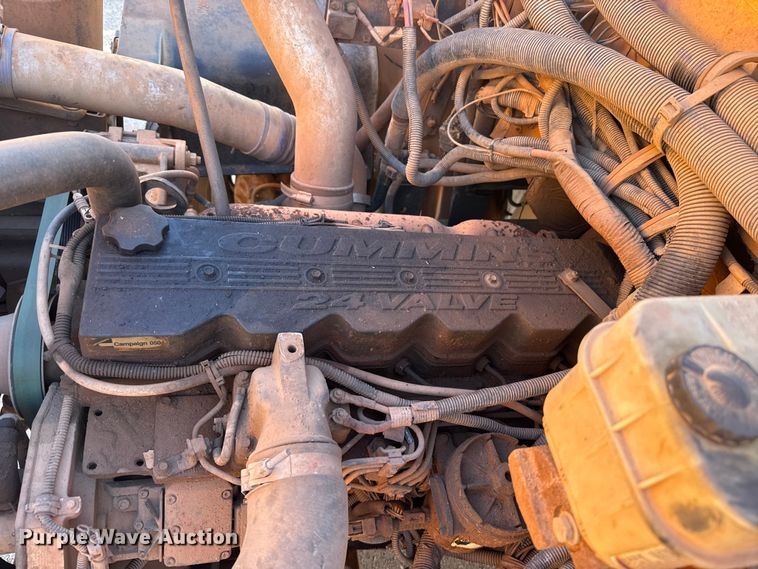 image for item ES5617 2001 Freightliner FS65 school bus