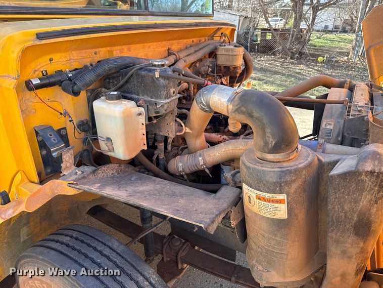 image for item ES5617 2001 Freightliner FS65 school bus