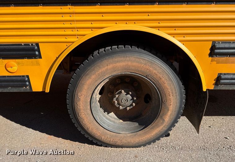 image for item ES5617 2001 Freightliner FS65 school bus