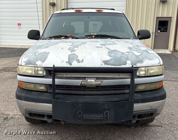 image for item ET8624 2001 Chevrolet Suburban SUV