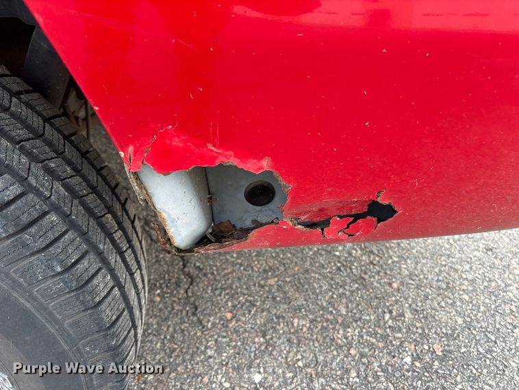 image for item ET8624 2001 Chevrolet Suburban SUV