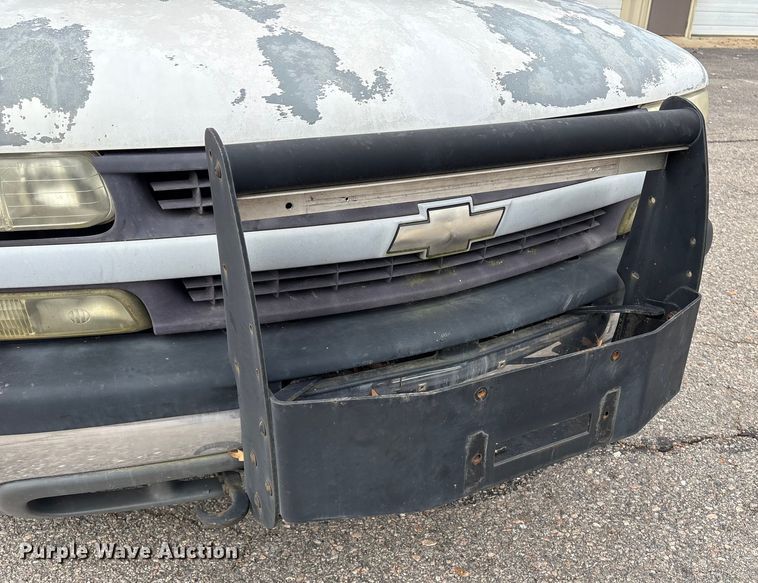 image for item ET8624 2001 Chevrolet Suburban SUV