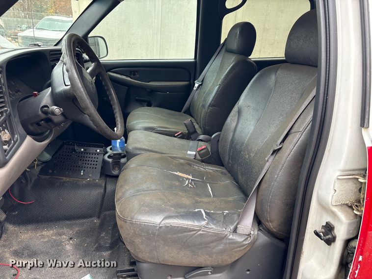 image for item ET8624 2001 Chevrolet Suburban SUV