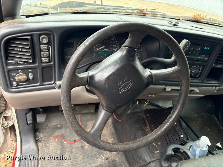 image for item ET8624 2001 Chevrolet Suburban SUV