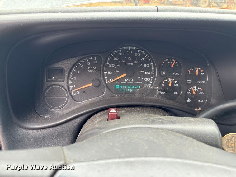 image for item ET8624 2001 Chevrolet Suburban SUV