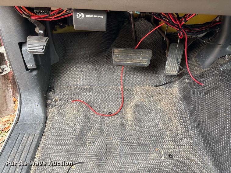 image for item ET8624 2001 Chevrolet Suburban SUV