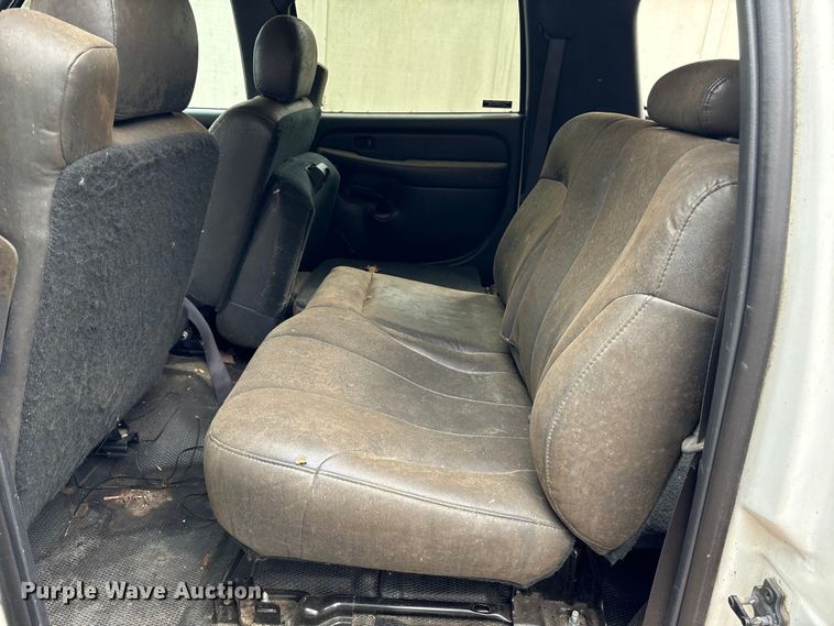 image for item ET8624 2001 Chevrolet Suburban SUV