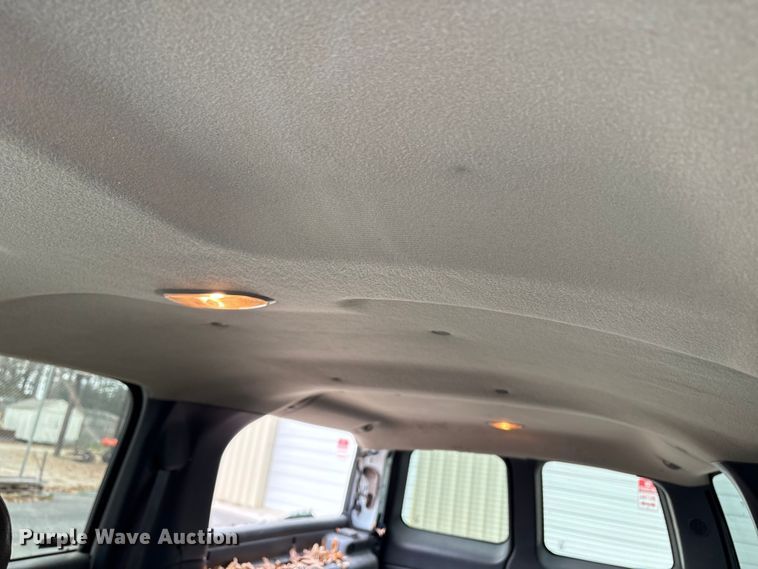 image for item ET8624 2001 Chevrolet Suburban SUV
