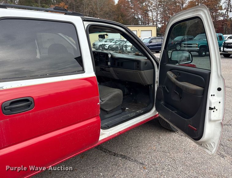image for item ET8624 2001 Chevrolet Suburban SUV