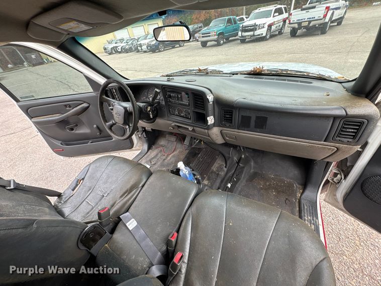 image for item ET8624 2001 Chevrolet Suburban SUV