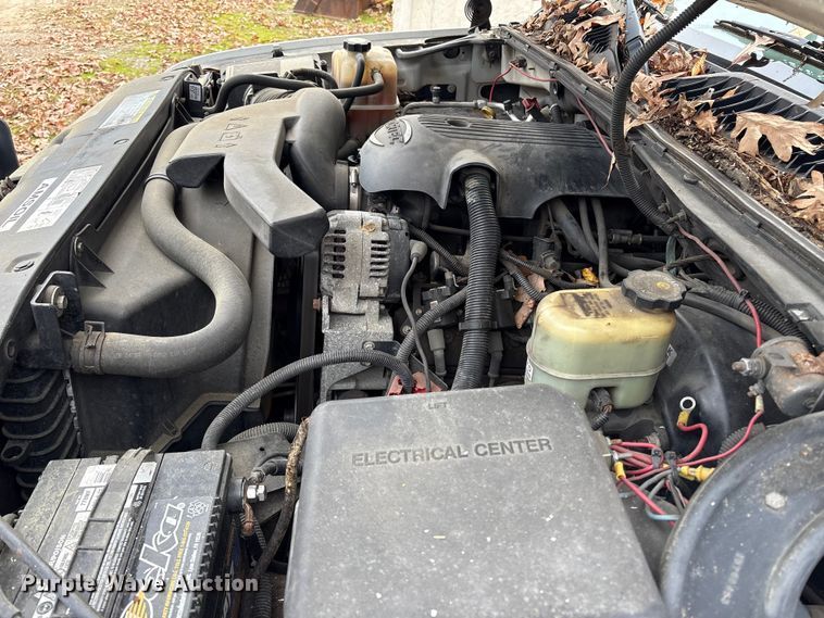 image for item ET8624 2001 Chevrolet Suburban SUV