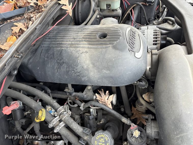 image for item ET8624 2001 Chevrolet Suburban SUV