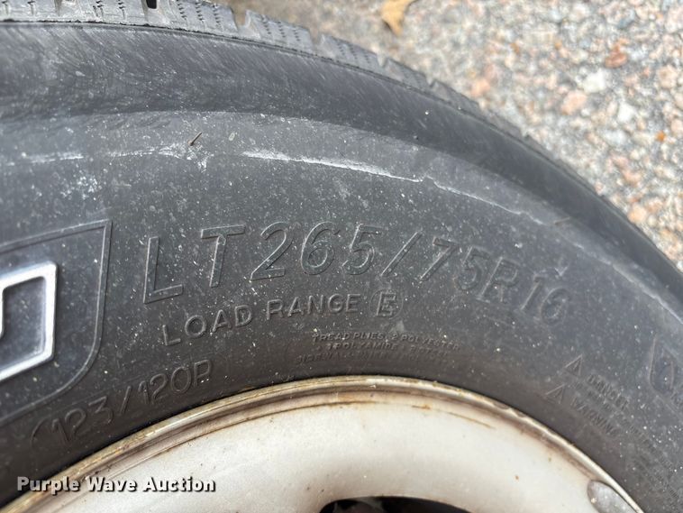 image for item ET8624 2001 Chevrolet Suburban SUV