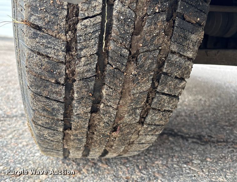 image for item ET8624 2001 Chevrolet Suburban SUV