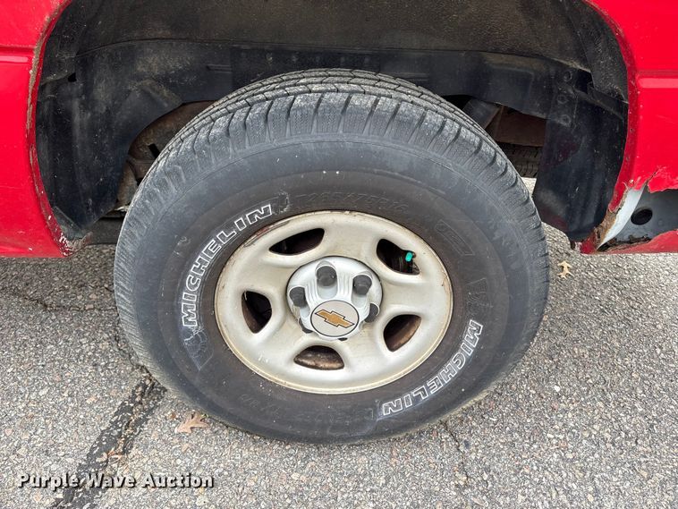 image for item ET8624 2001 Chevrolet Suburban SUV