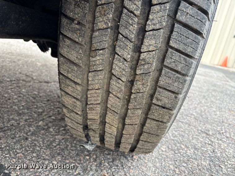 image for item ET8624 2001 Chevrolet Suburban SUV