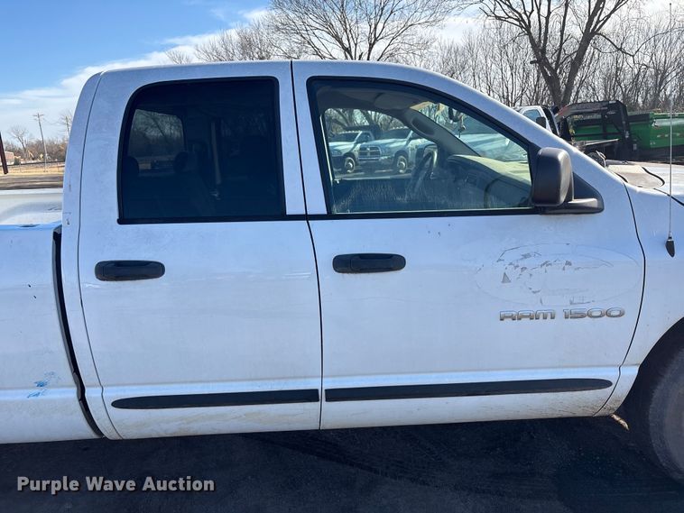 image for item EV2592 2004 Dodge Ram 1500 Ext. Cab pickup truck