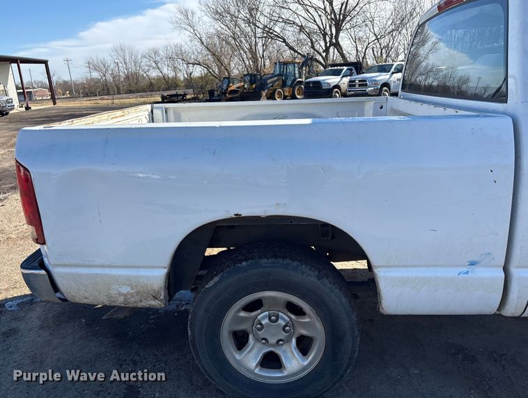 image for item EV2592 2004 Dodge Ram 1500 Ext. Cab pickup truck