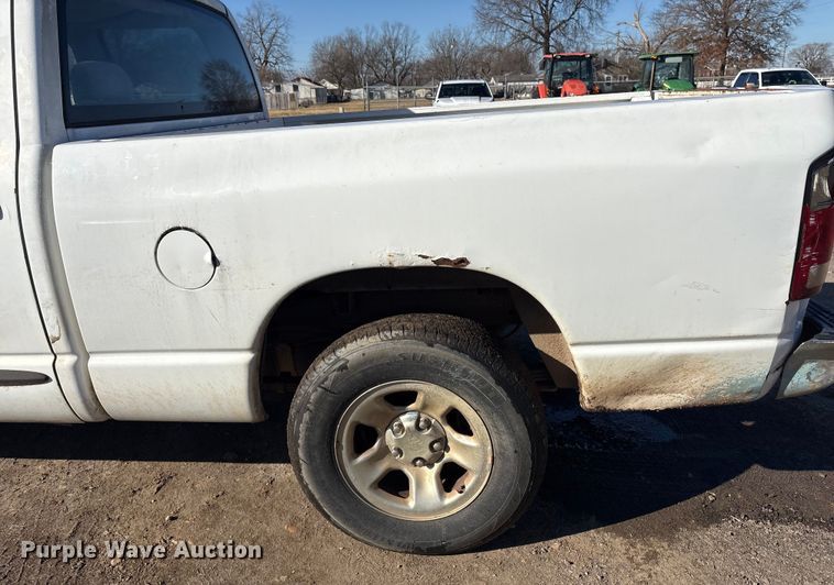 image for item EV2592 2004 Dodge Ram 1500 Ext. Cab pickup truck