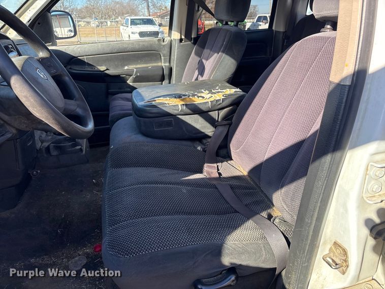 image for item EV2592 2004 Dodge Ram 1500 Ext. Cab pickup truck