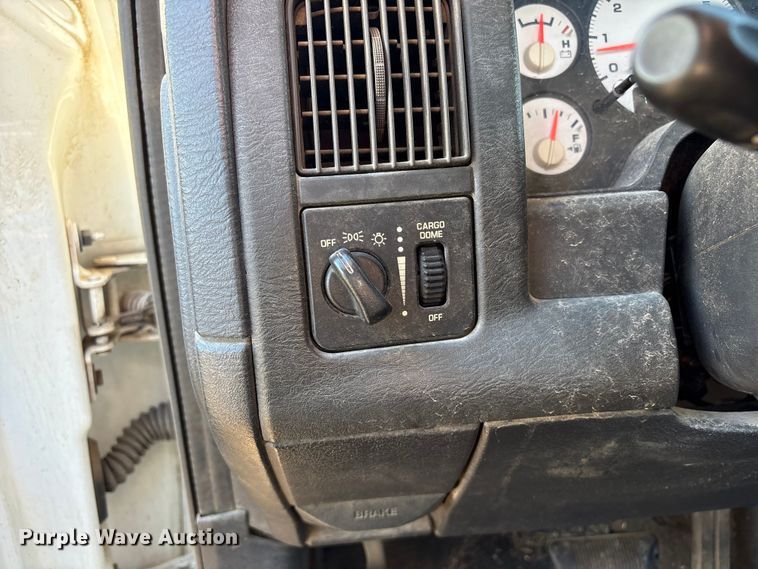 image for item EV2592 2004 Dodge Ram 1500 Ext. Cab pickup truck