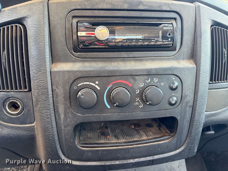 image for item EV2592 2004 Dodge Ram 1500 Ext. Cab pickup truck