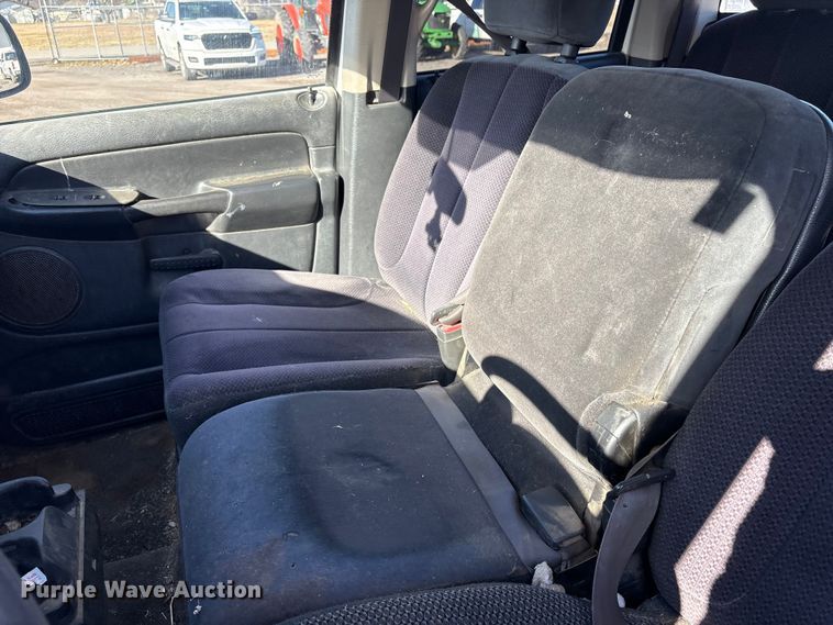 image for item EV2592 2004 Dodge Ram 1500 Ext. Cab pickup truck