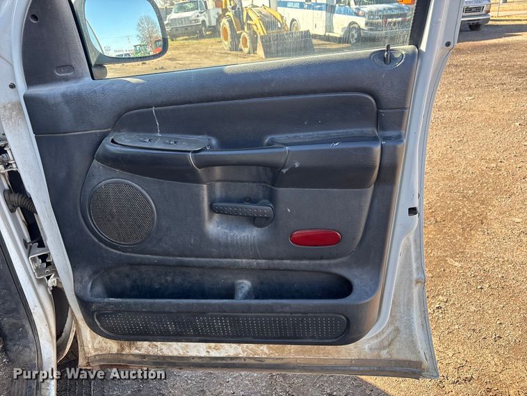 image for item EV2592 2004 Dodge Ram 1500 Ext. Cab pickup truck