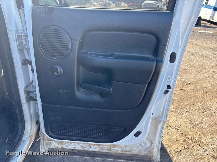 image for item EV2592 2004 Dodge Ram 1500 Ext. Cab pickup truck