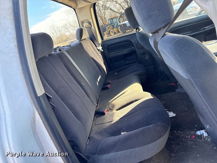 image for item EV2592 2004 Dodge Ram 1500 Ext. Cab pickup truck