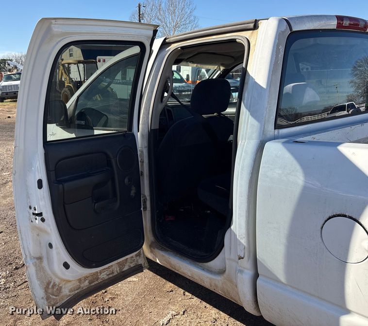 image for item EV2592 2004 Dodge Ram 1500 Ext. Cab pickup truck